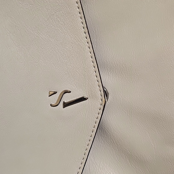 Simply Vera Vera Wang Faux Leather Baby Blue Satchel Crossbody with Poly Lining - Picture 2 of 8